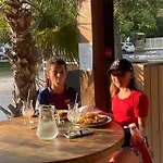 مكان تخييم Mobil-home Avec Terrasse - 6 Pers. - Api-1-52-2042 *